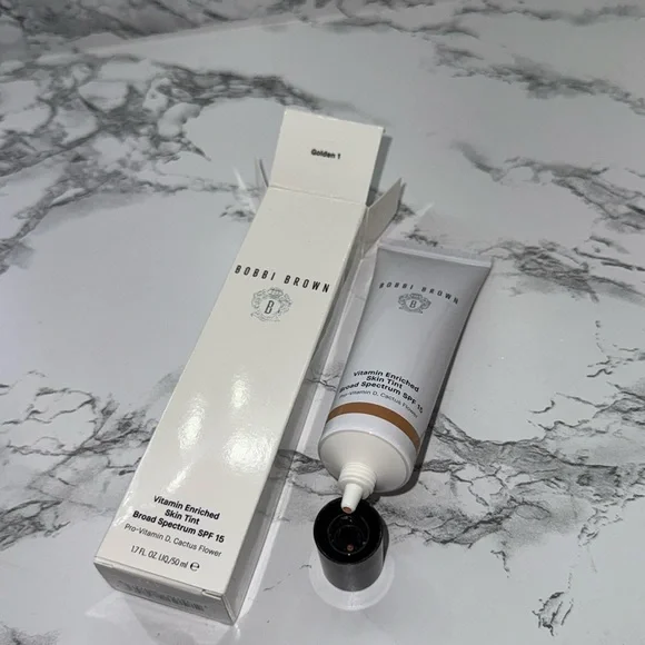 NWT Bobbi Brown vitamin enriched skin tint: Golden 1 Never used Still in box