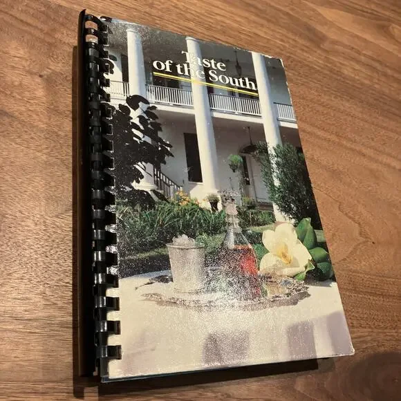 Taste of the South Cookbook Symphony League‎ of Jackson, Mississippi 1984 (A27)