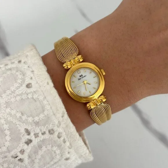 SKU0410 Gold White dial Women Fashion Round‎ Watch stainless steel + gift bag