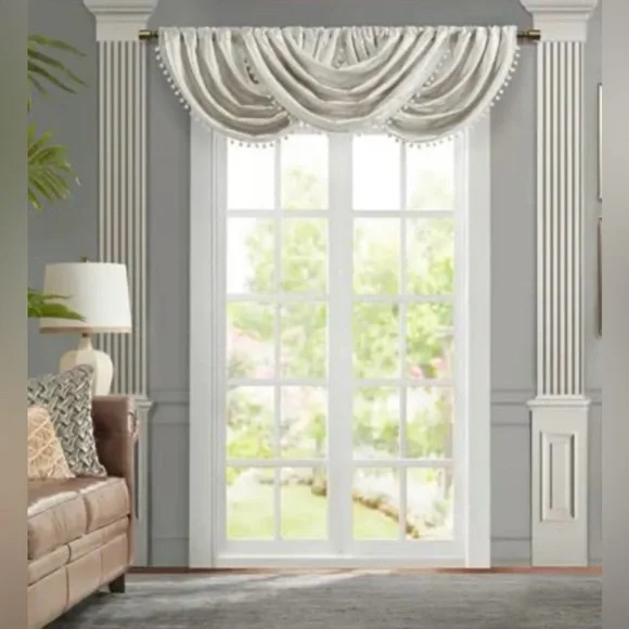 Croscill Classics Avignon Waterfall Valance (Single) - 38x46