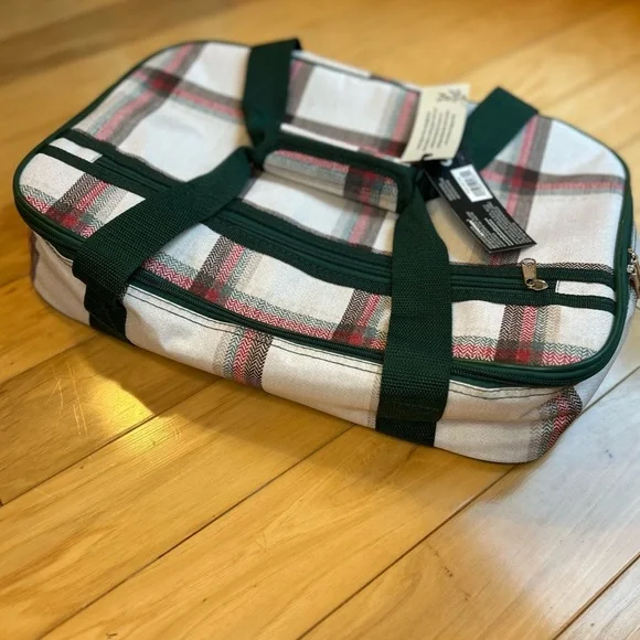 NWT Bee & Willow Insulated Casserole Plaid Green and White Tote