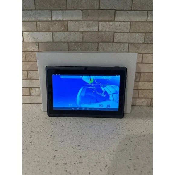 Android 4.4.2,‎ GS705B Model tablet