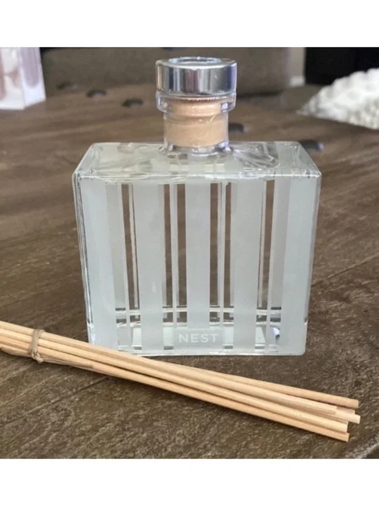 NEST Fragrances CASHMERE SUEDE REED DIFFUSER 5.9 fl oz New Sealed No Box