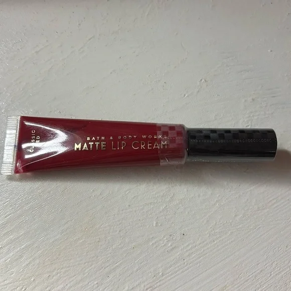CLASSIC RED Matte Lip Cream 0.44 fl oz Bath & Body Works