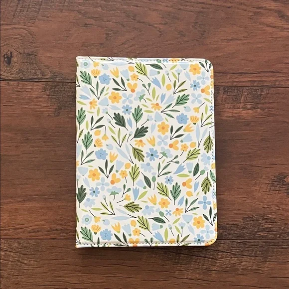 Floral Patterned Kindle Case