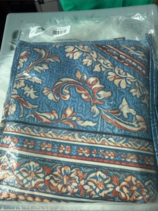 Blue Floral Decorative Throw Blanket - Brand Unspecified