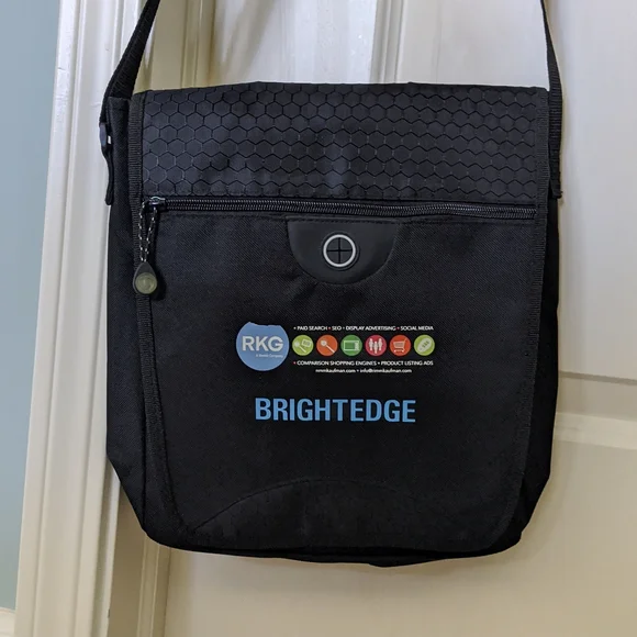 Black messenger travel tote