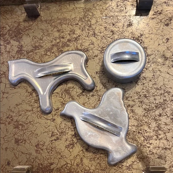 VINTAGE ALUMINUM COOKIE CUTTERS