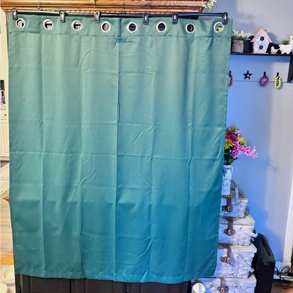 Set of‎ 2 Panels of Green Black Out Curtains