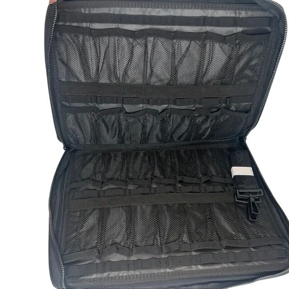Sipps Speakeasy Mini Liquor Bottle Travel Case Bag - Black New With Tags