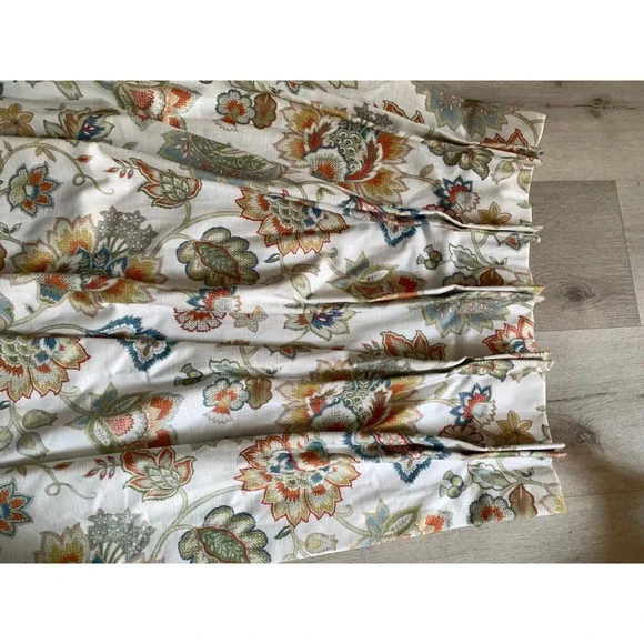 2 panels Floral Paisley Lined Curtain 96