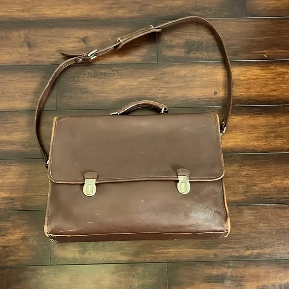 Denise‎ Messenger Shoulder Bag Full Grain Leather Made in USA Academia Preppy