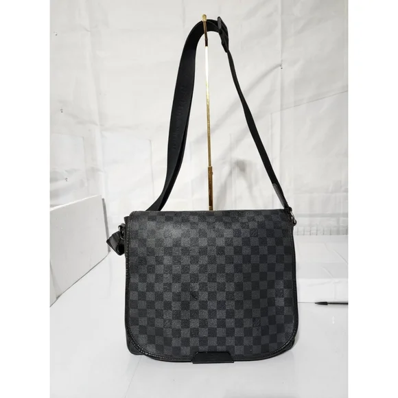 Louis Vuitton Damier Graphite Renzo Messenger Bag Grey/Black