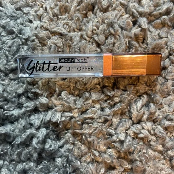 Beauty treats lip gloss