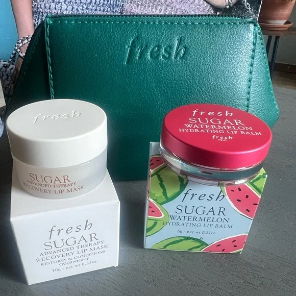 Fresh lip bundle sugar balm & sugar lip mask with cometic bag