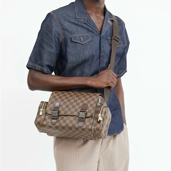 Louis Vuitton Melville Reporter Damier Ebene Messenger / Camera Bag P0006