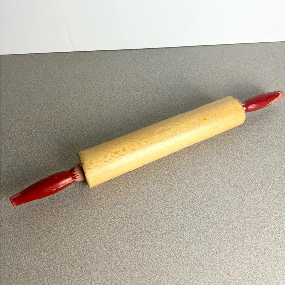 Vintage Rolling Pin with chippy‎ red handles Farmhouse Grandmacore junkin decor