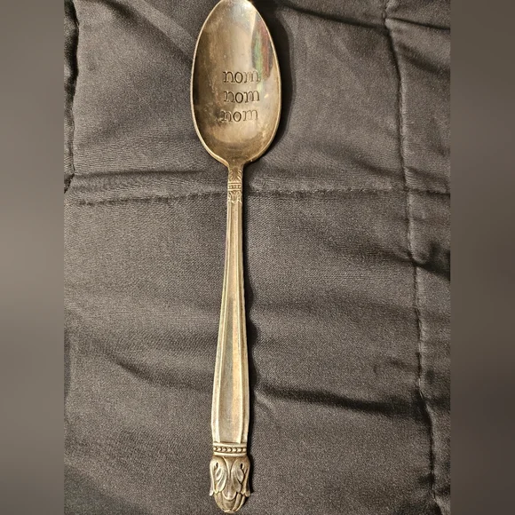 Holmes & Edwards Inlaid Silverplate‎ Spoon Vintage “Nom Nom Nom”
