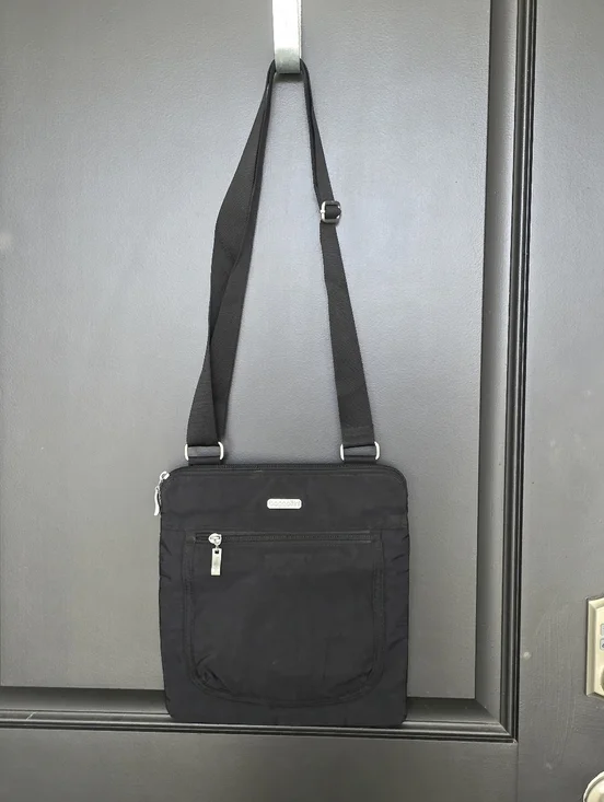 Baggallini Women's Pocket Slim Crossbody Messenger Bag Black
