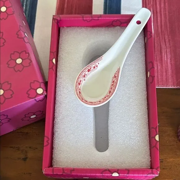Wontoninamillion advent calendar item Red and White Ceramic Spoon new