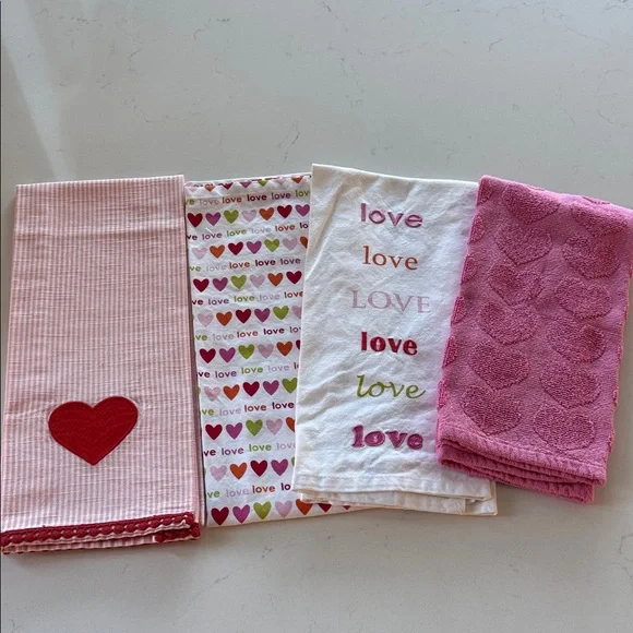 Hearts Towel Set of Pink and White Love-Themed MWOT ✨