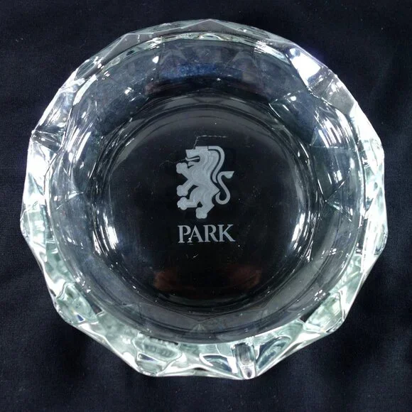 Vintage Large Heavy‎ Clear Crystal Cigar Ashtray Lion & Park Etched in Center