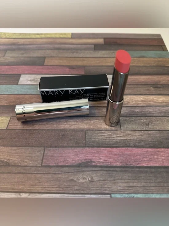 Mary Kay True Dimension Lipstick Color Me Coral NIB