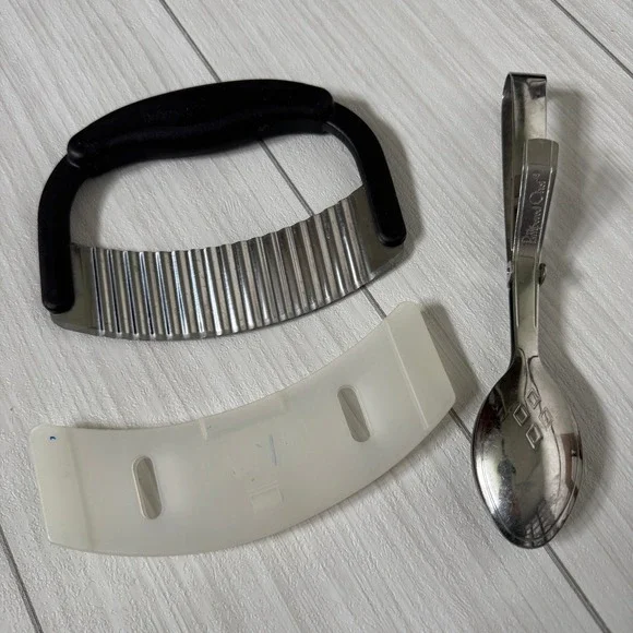 Pampered Chef Wavy Crinkle Cutter with Cover and Stainless Spoon Tongs Set