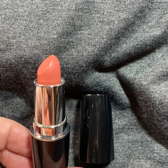 Farmasi intense color lipstick.
