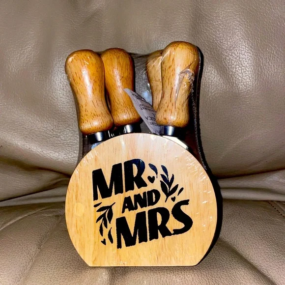 New In Box 5 Set Of Cheese Knives With Knifeblock Unique Gift