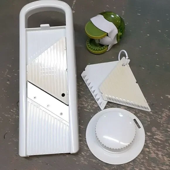 Bundle‎ of Mandoline fruit and vegetable slicer with 3  blades & garlic mincer.