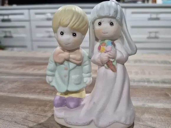 Vintage Ceramic Porcelain Figurine Boy and Girl 5 Inches Tall
