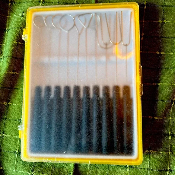 NWT 10 Brooches a Temper Chocolate Forks