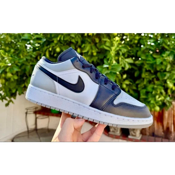 Jordan Air Jordan 1 Low shadow toe 553560-052 8.5w or 7y