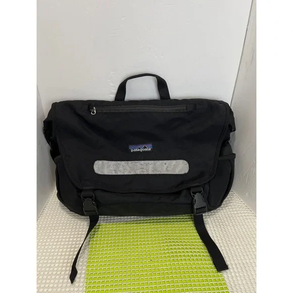 Patagonia Half Mass Messenger Bag Large Laptop Bag Black Reflective 48271