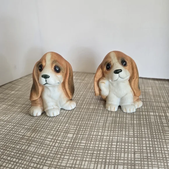 Homco Vintage Adorable Basset Hound Or Beagle Puppy Figurines.