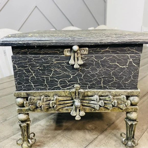 Handcrafted Maja Designs Vintage Decorative Box by Artist Milton Antonio Jurado