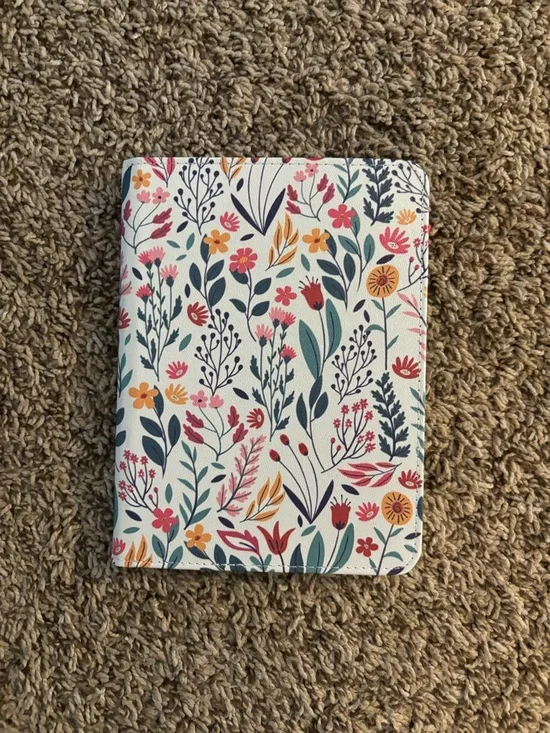 Floral Pattern Kindle Case in Cream with Multicolor Blooms