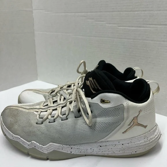 Jordan‎ White and Black Sneakers