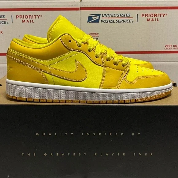 Wmns Nike Air Jordan 1 Low 