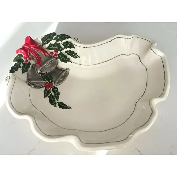 Vintage 1970s hand painted Christmas tray, Holly Silver bells ruffled edges￼