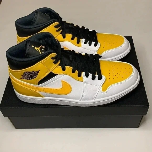 Nike Jordan 1 Mid Sneakers University Gold