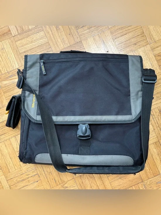 Targus Black and Gray Messenger Briefcase with Padded Strap