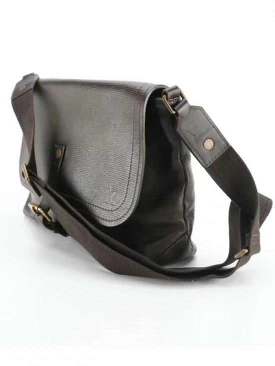 Louis Vuitton Omaha Messenger Bag in Coffee Brown Utah Leather