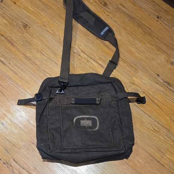 OGIO Dark Brown Messenger Bag Jack Pack Magnetic Closure