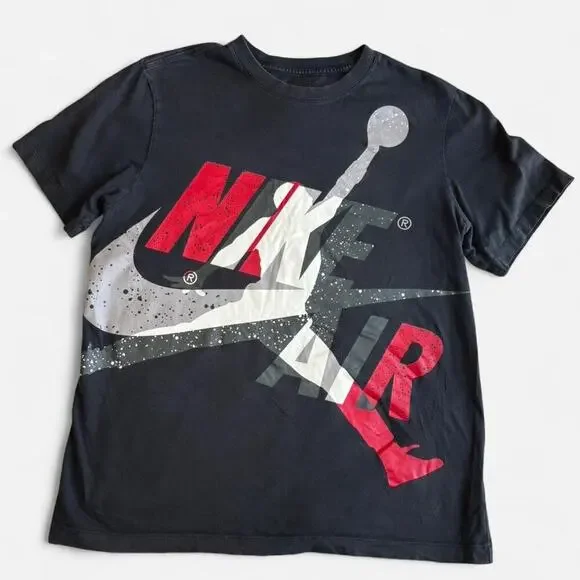 JORDAN Unisex L Short Sleeve Graphic Tee Black Red