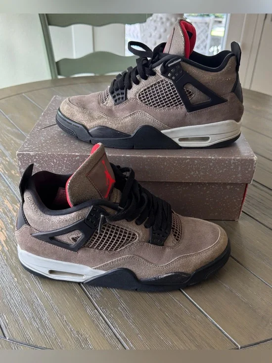 Nike Air Jordan 4 Retro Taupe Haze DB0732-200 Size 9 Suede Sneakers