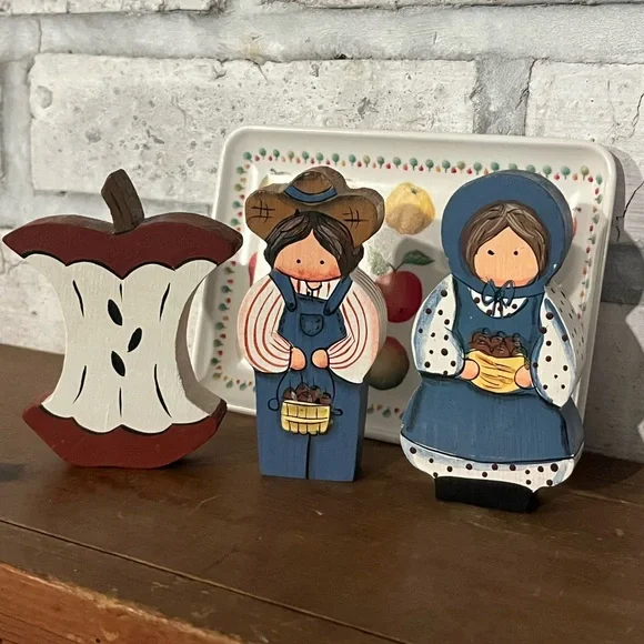 Vintage Wooden Amish Figures, Apple And‎ Apple Tray
