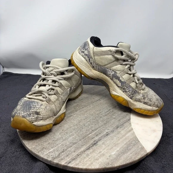 Nike Air Jordan 11 Retro Low Light Bone Snakeskin Mens 8.5 Grey Streetwear
