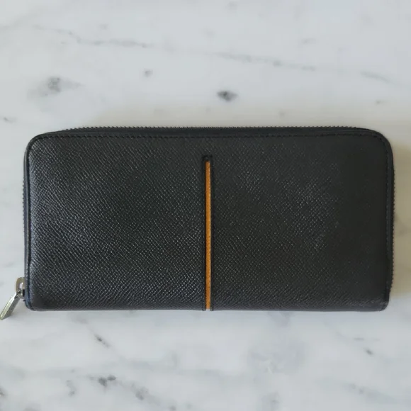 Tod's Long Zip Wallet With Pinstripe. Excellent Condition! Unisexy!